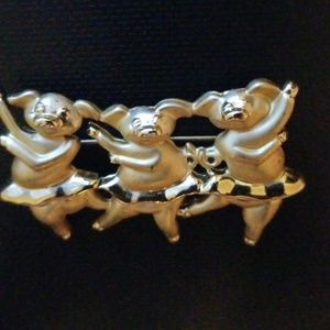 Vintage Gold toned brooch